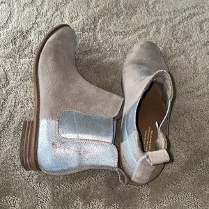 TOMS Ella Women's Pull-on Boots, Desert Taupe Suede/Silver Metallic Leather
